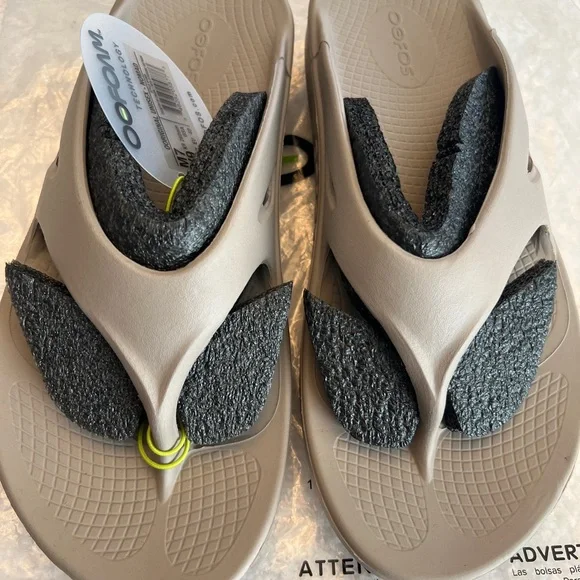 OOFOS Nomad Tan Unisex Flip-flops - Picture 3 of 6